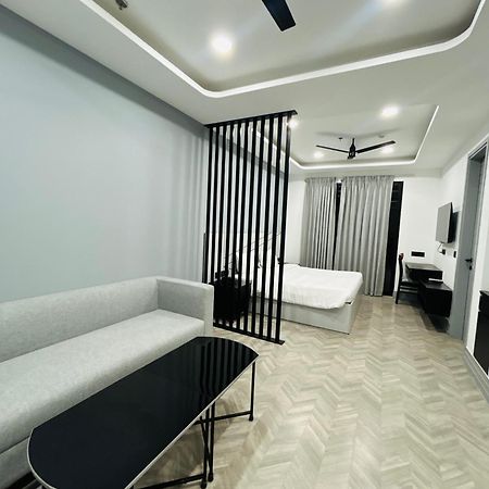 Bedchambers Serviced Apartment, Golf Course, คูร์เคาน์ ภายนอก รูปภาพ