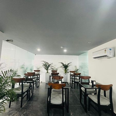 Bedchambers Serviced Apartment, Golf Course, คูร์เคาน์ ภายนอก รูปภาพ