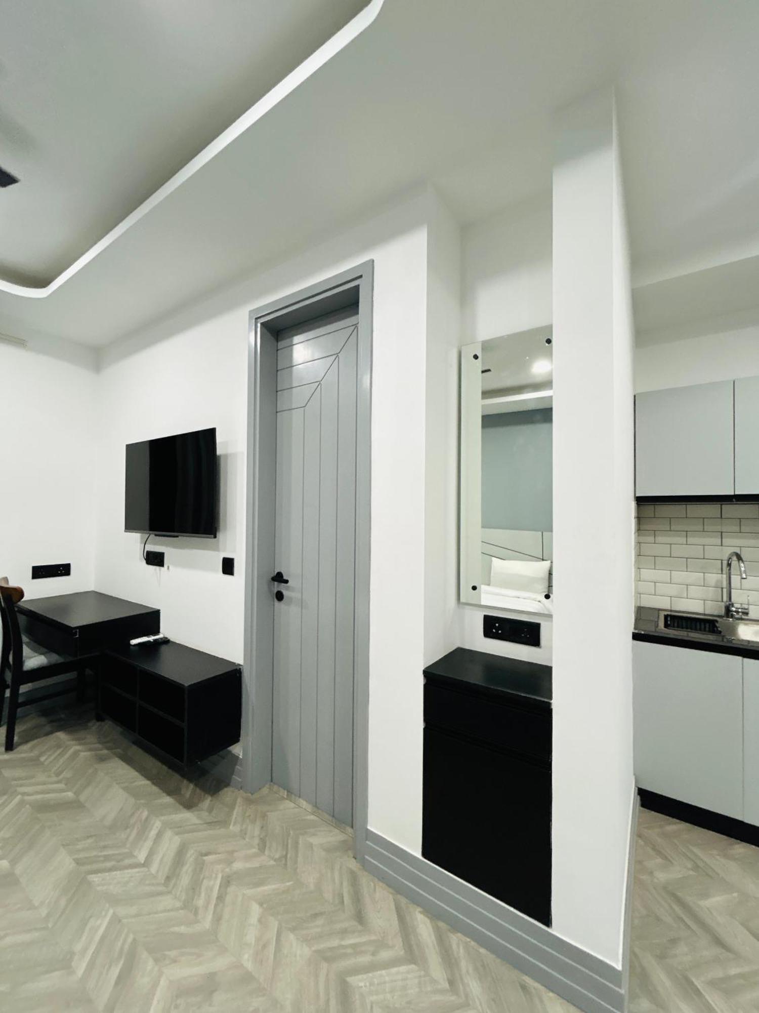 Bedchambers Serviced Apartment, Golf Course, คูร์เคาน์ ภายนอก รูปภาพ