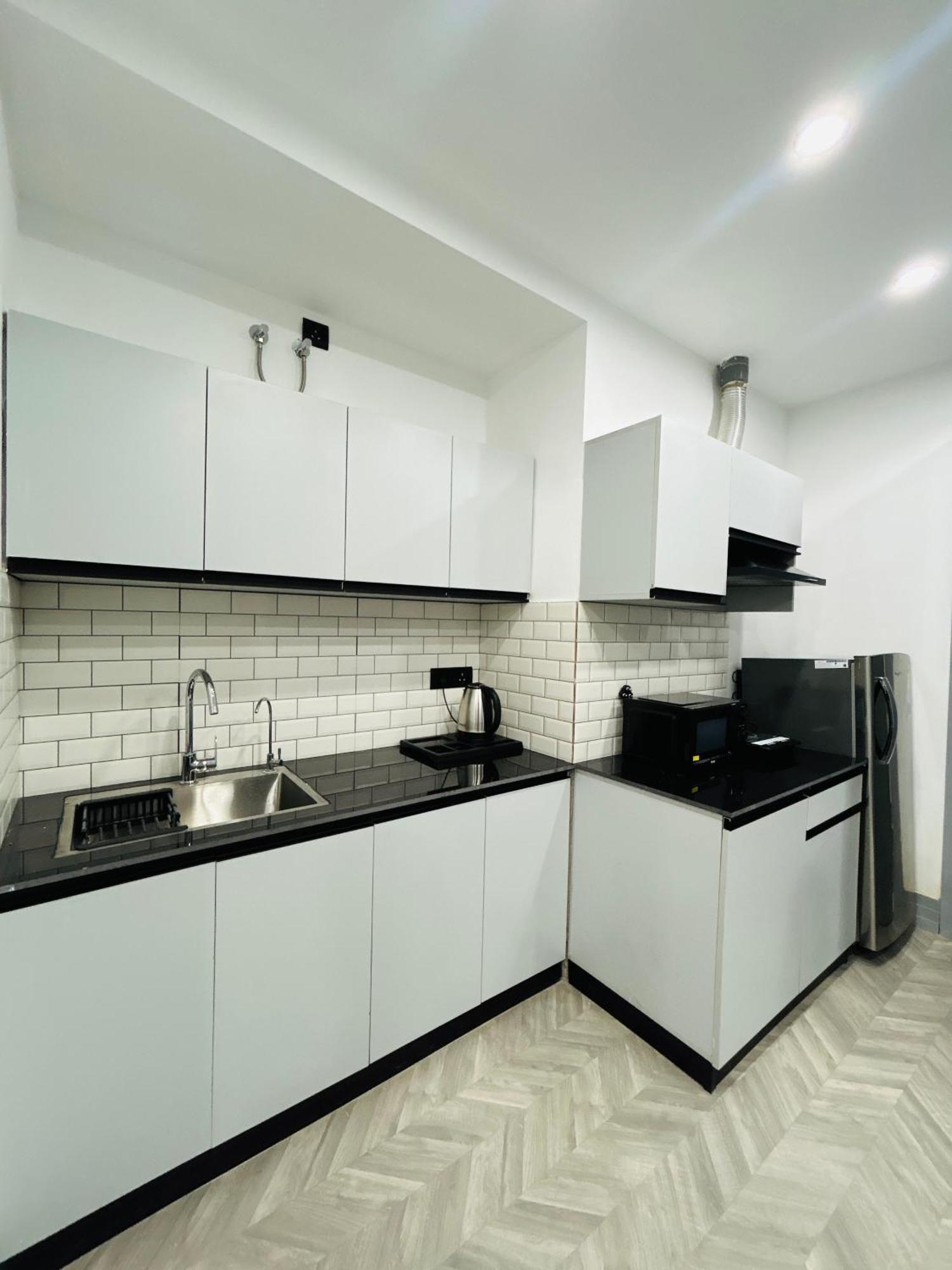 Bedchambers Serviced Apartment, Golf Course, คูร์เคาน์ ภายนอก รูปภาพ