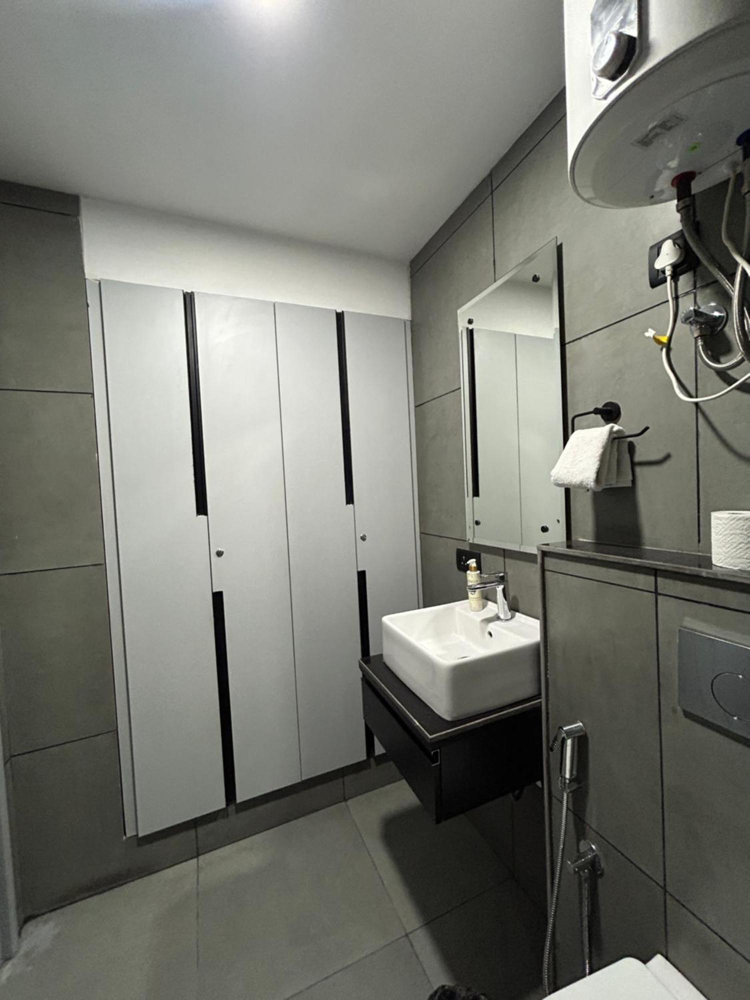 Bedchambers Serviced Apartment, Golf Course, คูร์เคาน์ ภายนอก รูปภาพ