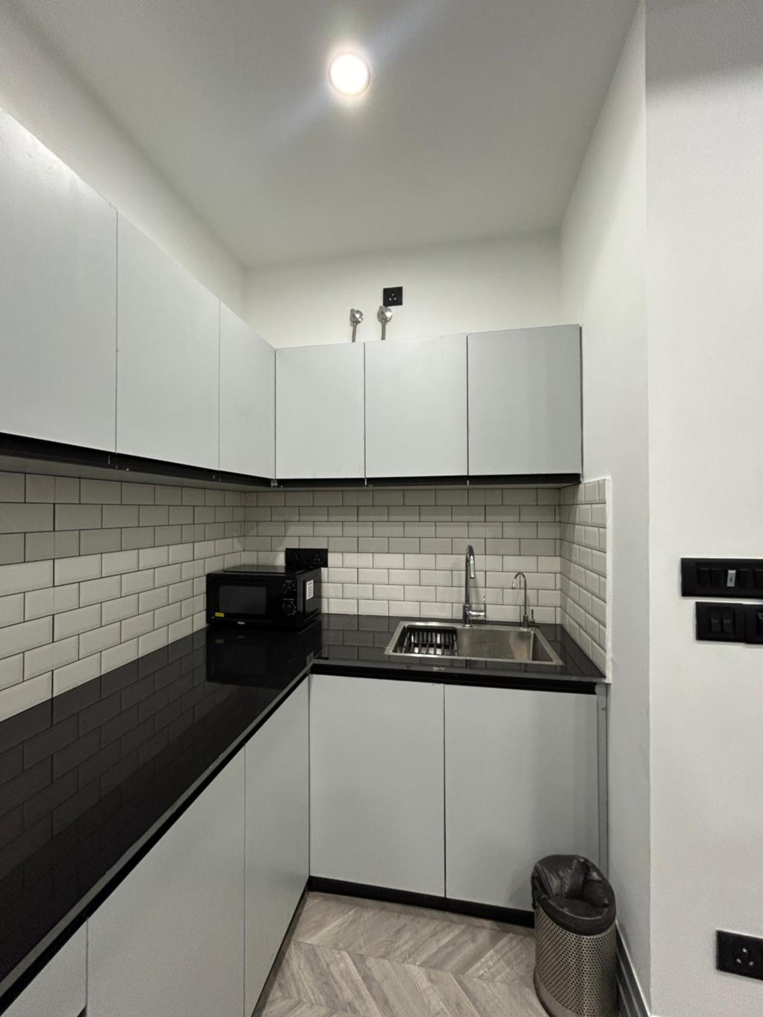 Bedchambers Serviced Apartment, Golf Course, คูร์เคาน์ ภายนอก รูปภาพ