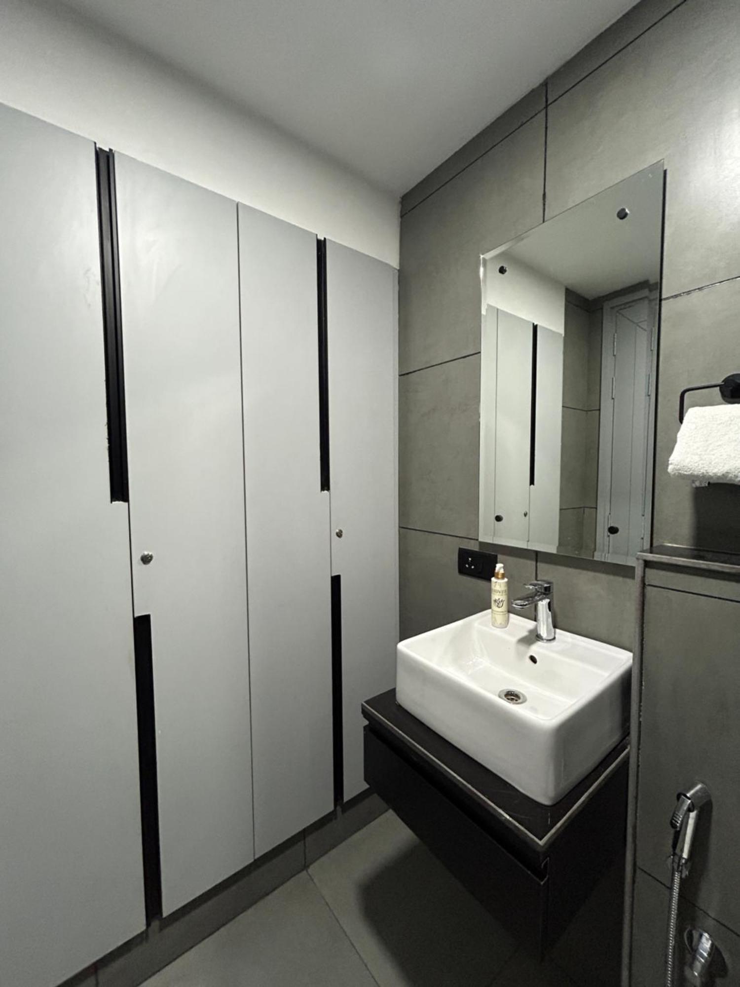 Bedchambers Serviced Apartment, Golf Course, คูร์เคาน์ ภายนอก รูปภาพ