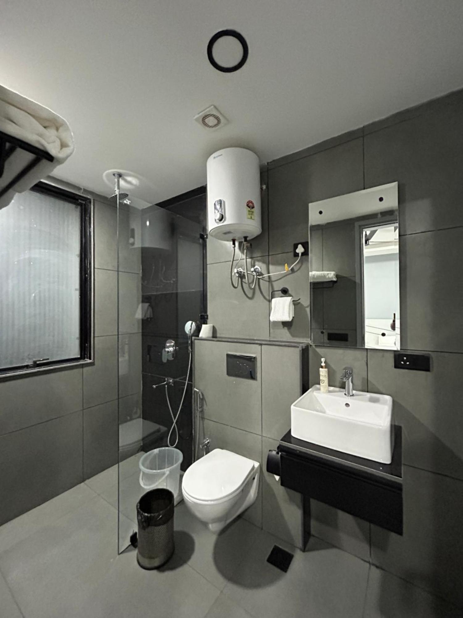Bedchambers Serviced Apartment, Golf Course, คูร์เคาน์ ภายนอก รูปภาพ