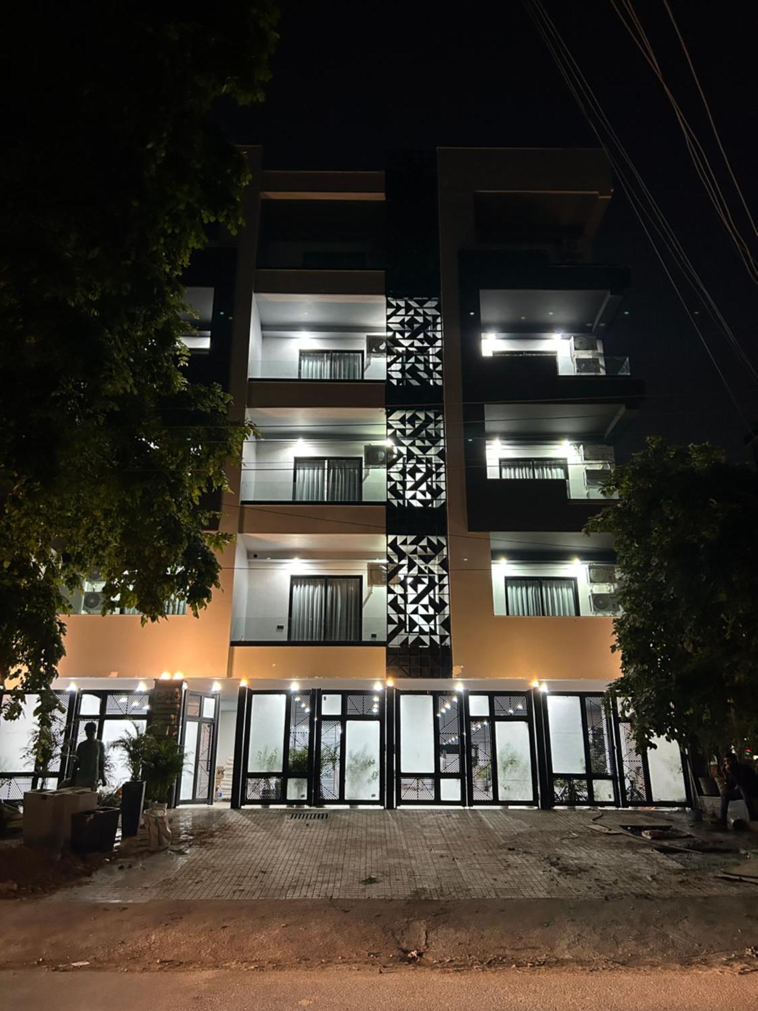 Bedchambers Serviced Apartment, Golf Course, คูร์เคาน์ ภายนอก รูปภาพ