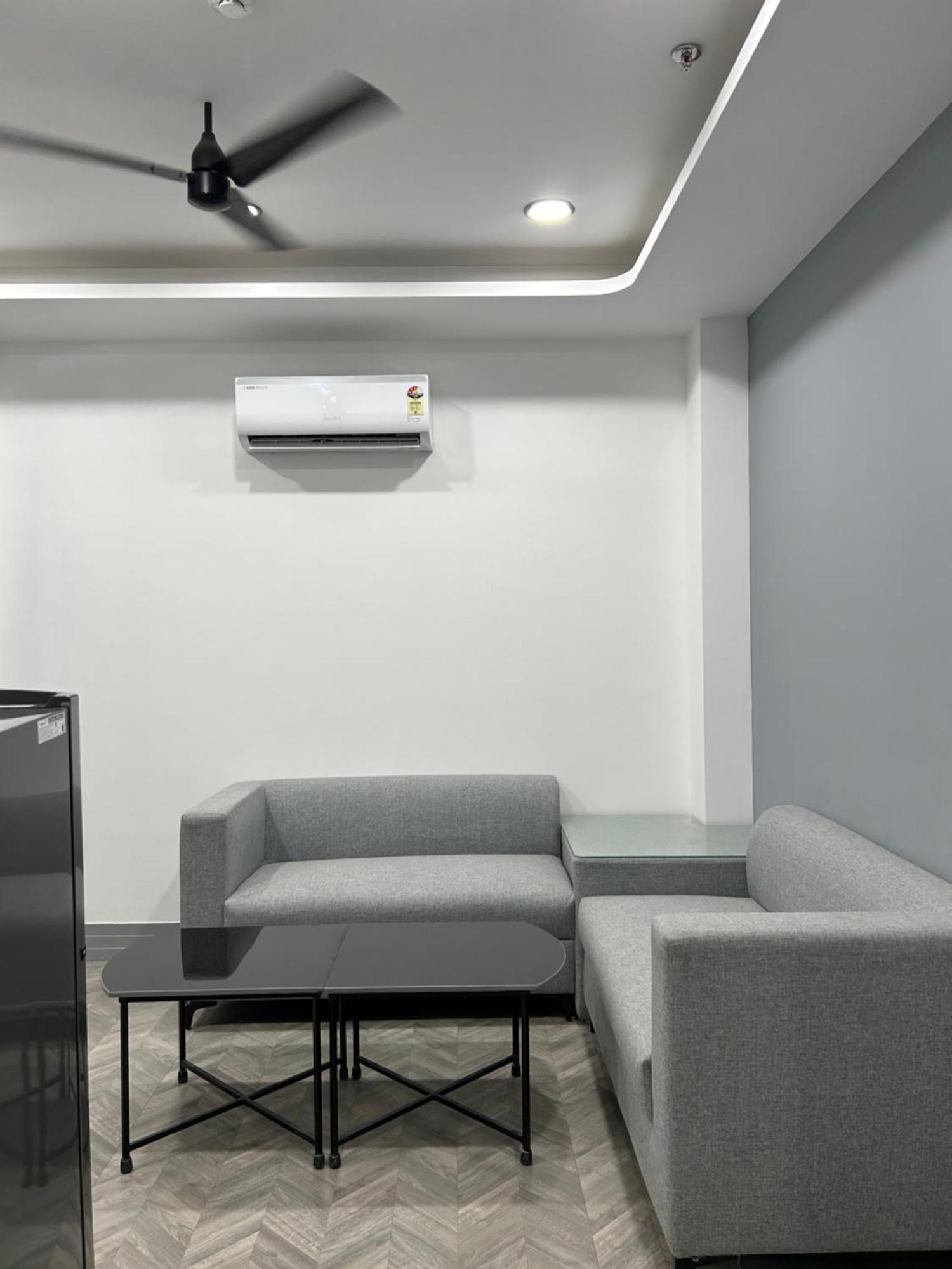 Bedchambers Serviced Apartment, Golf Course, คูร์เคาน์ ภายนอก รูปภาพ