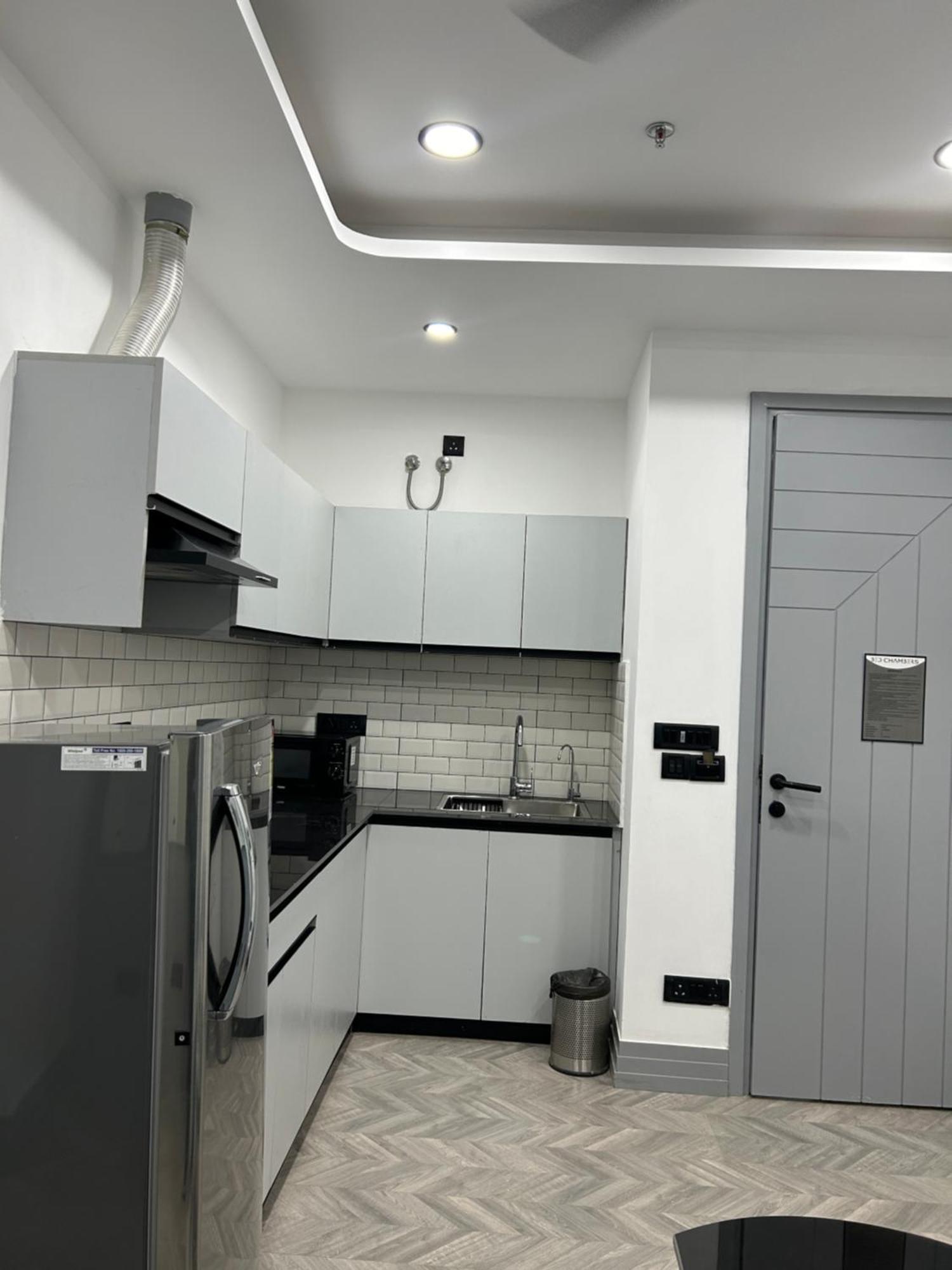 Bedchambers Serviced Apartment, Golf Course, คูร์เคาน์ ภายนอก รูปภาพ