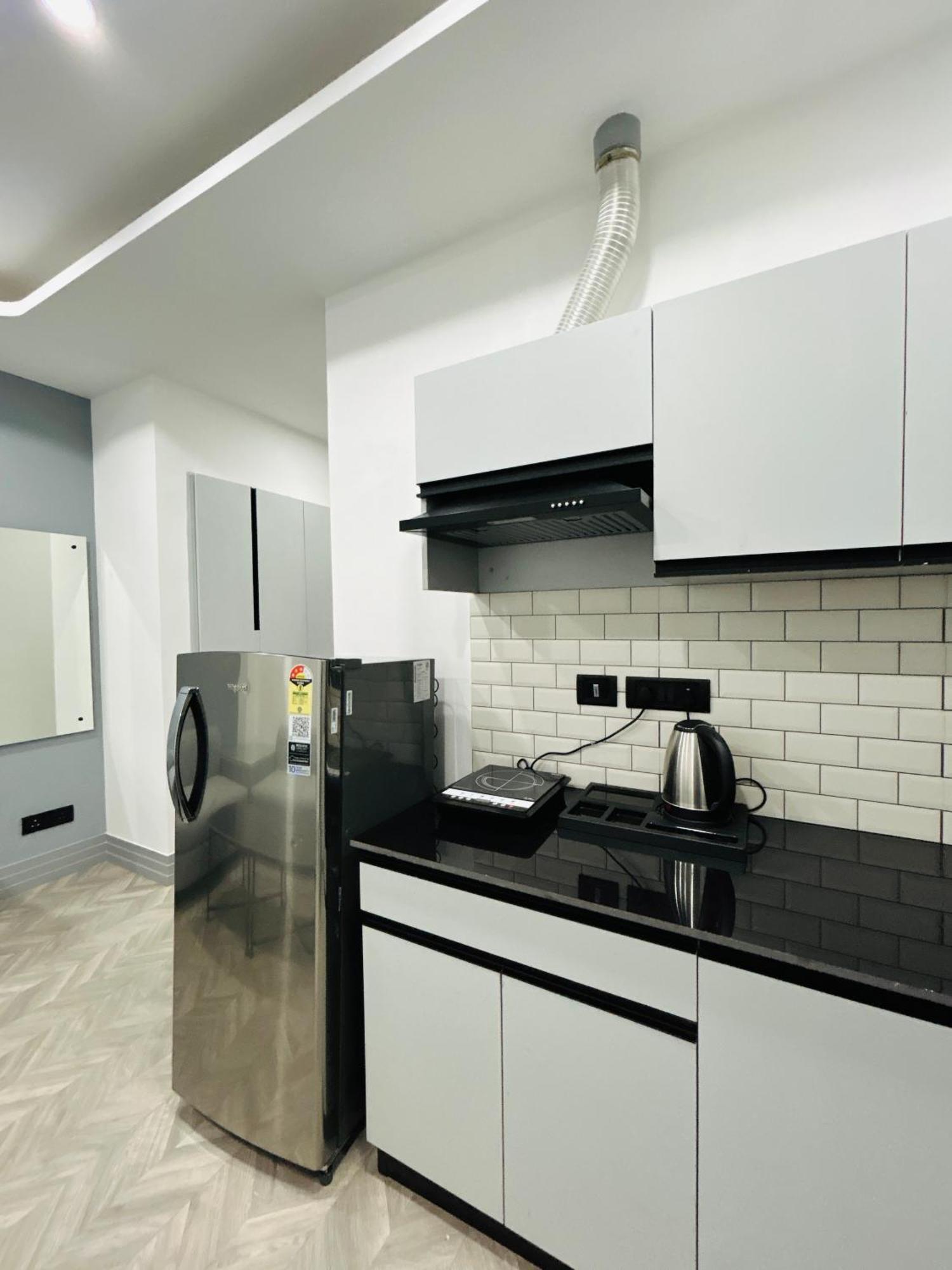 Bedchambers Serviced Apartment, Golf Course, คูร์เคาน์ ภายนอก รูปภาพ