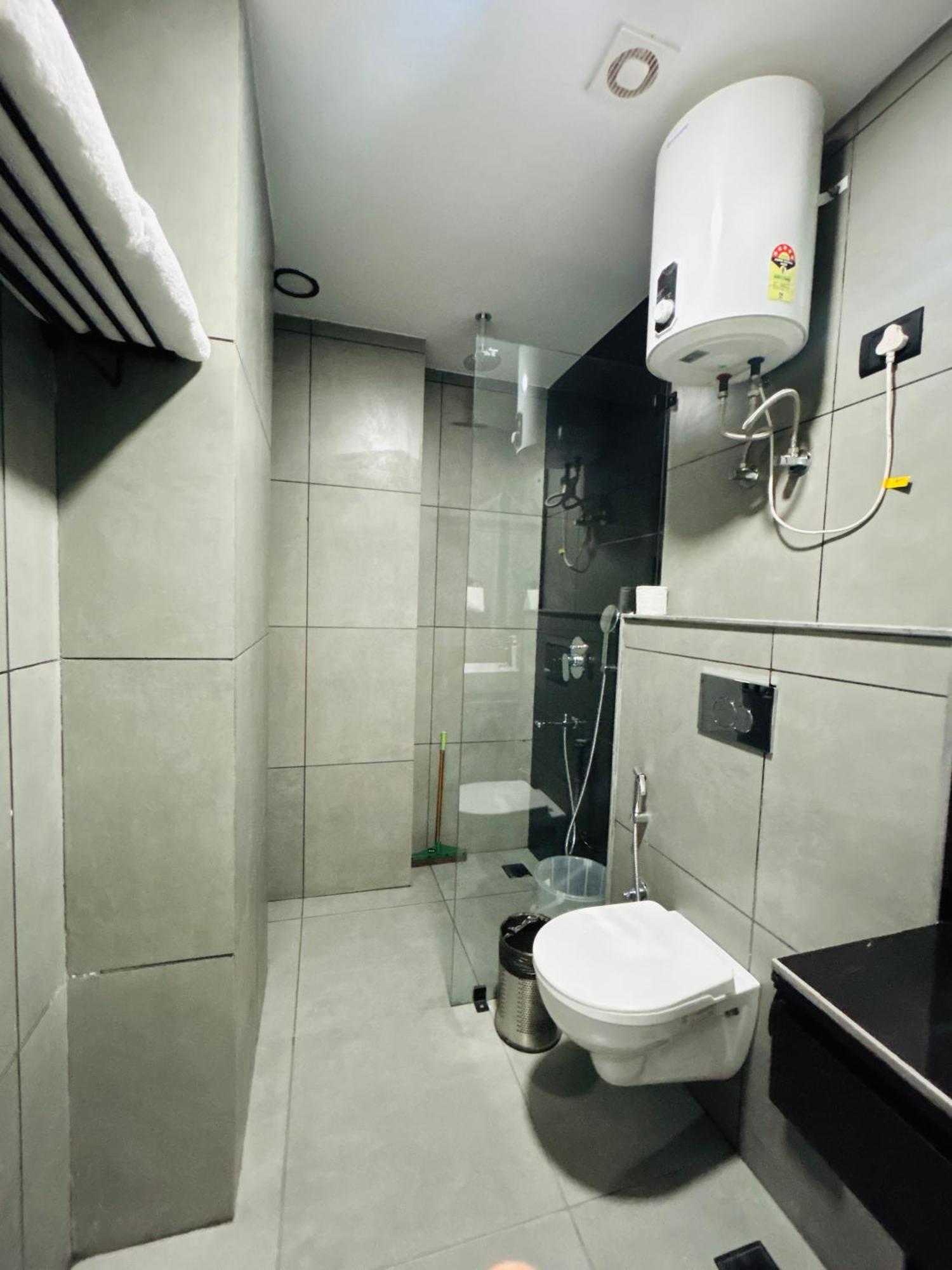 Bedchambers Serviced Apartment, Golf Course, คูร์เคาน์ ภายนอก รูปภาพ