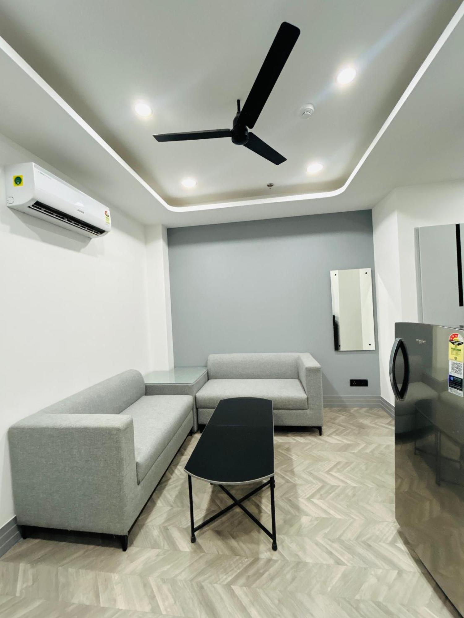 Bedchambers Serviced Apartment, Golf Course, คูร์เคาน์ ภายนอก รูปภาพ