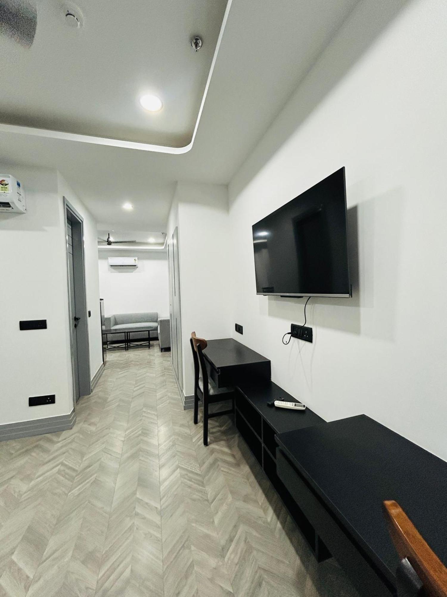 Bedchambers Serviced Apartment, Golf Course, คูร์เคาน์ ภายนอก รูปภาพ