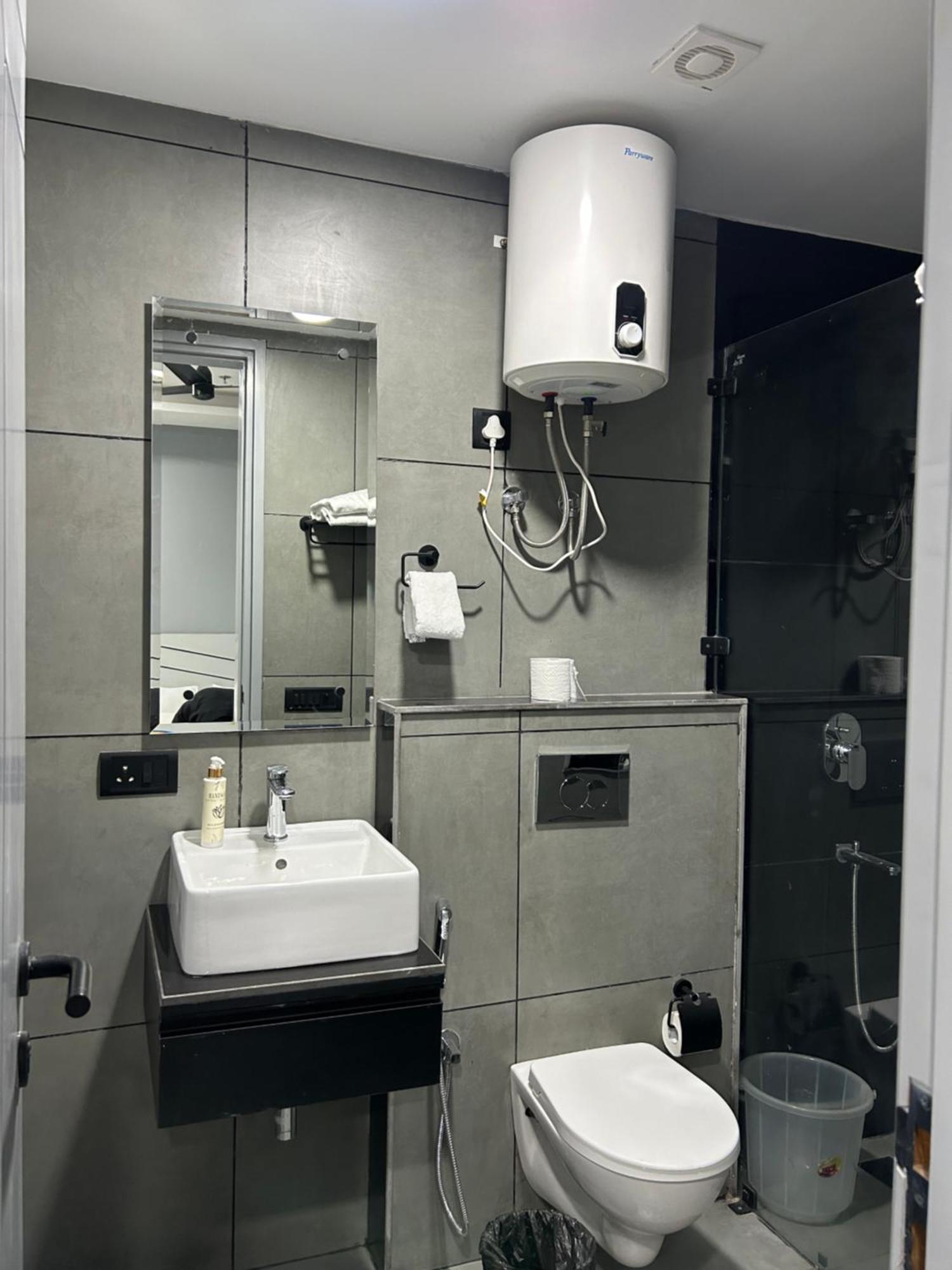 Bedchambers Serviced Apartment, Golf Course, คูร์เคาน์ ภายนอก รูปภาพ