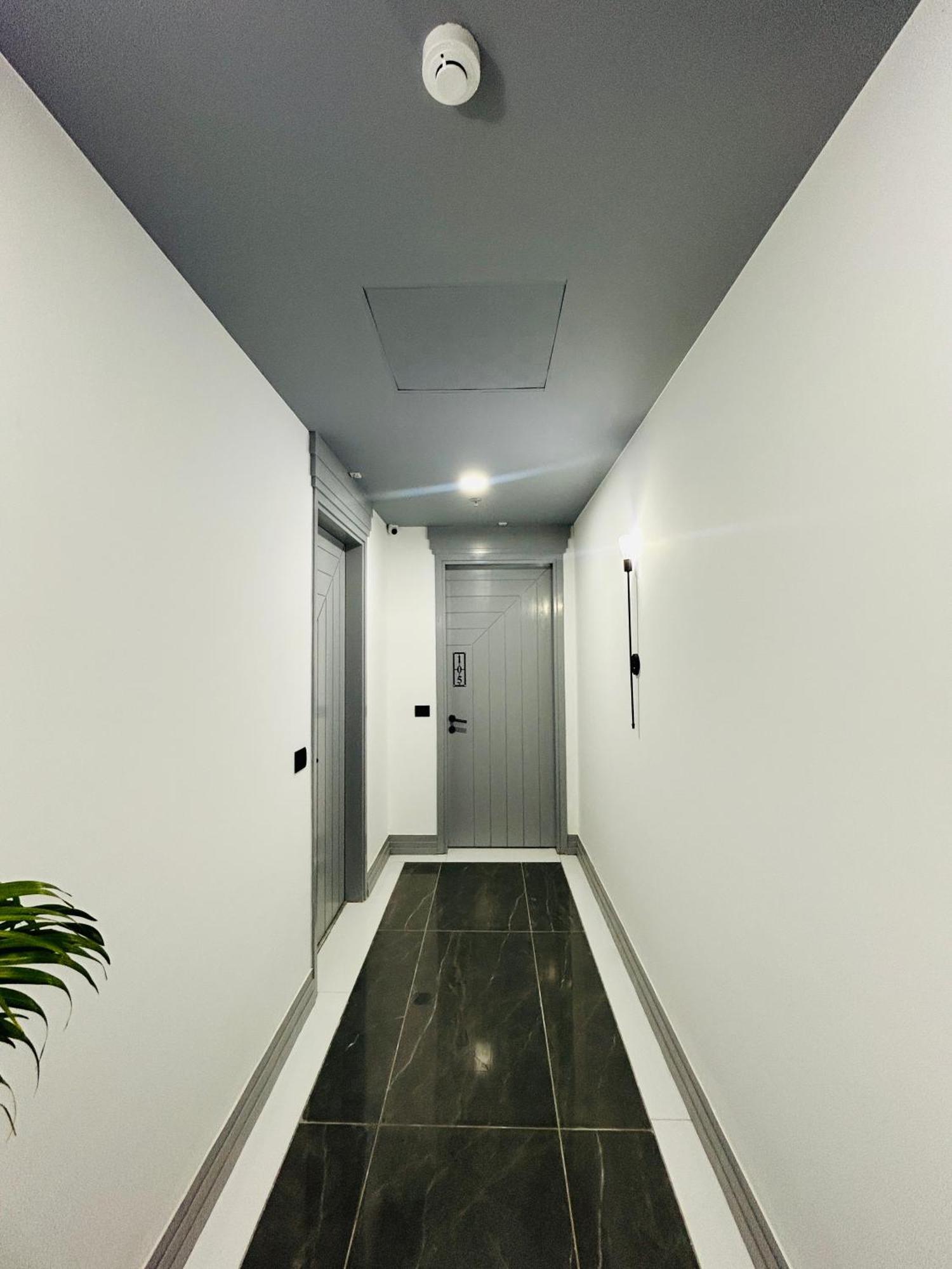 Bedchambers Serviced Apartment, Golf Course, คูร์เคาน์ ภายนอก รูปภาพ
