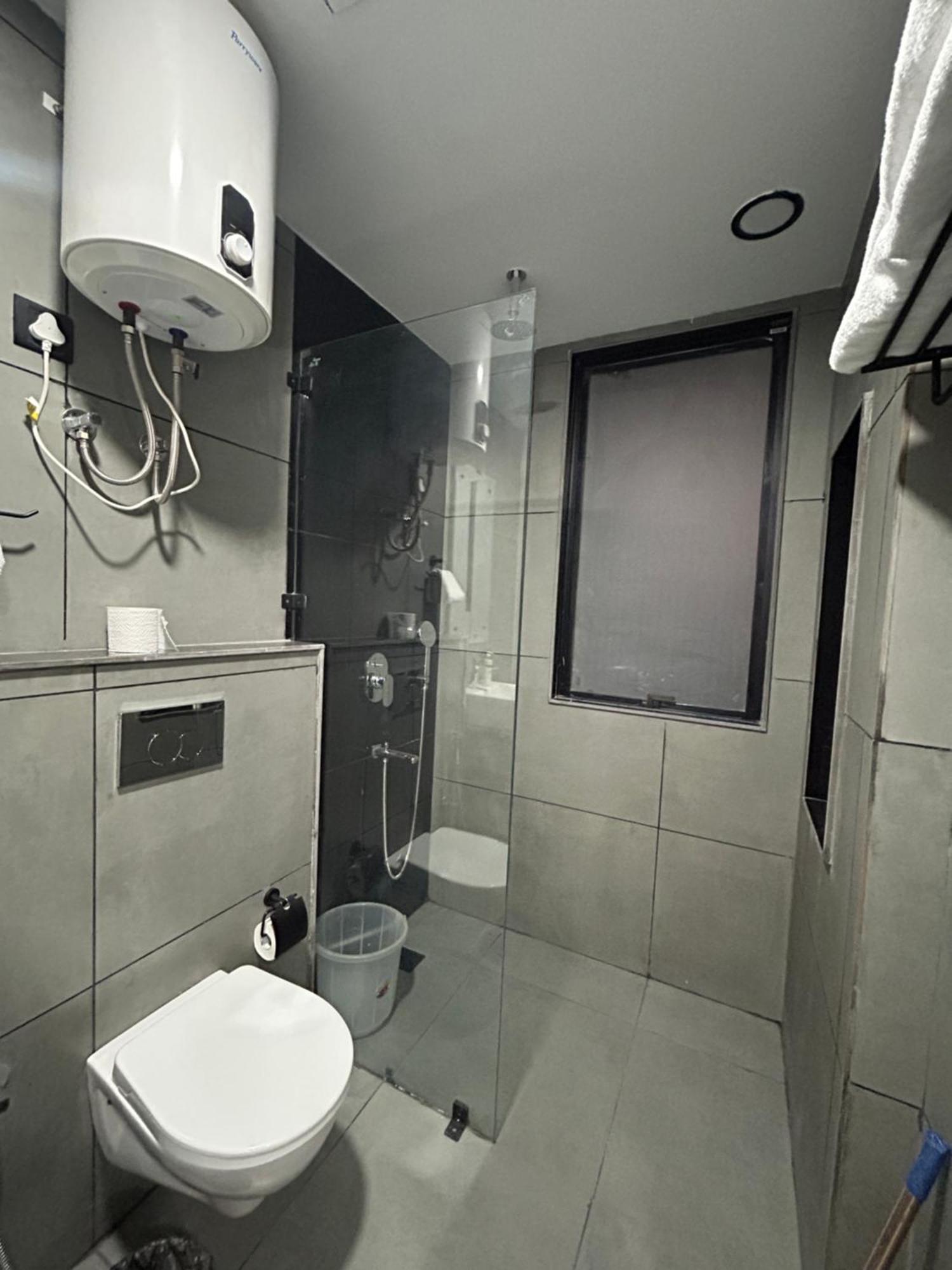 Bedchambers Serviced Apartment, Golf Course, คูร์เคาน์ ภายนอก รูปภาพ